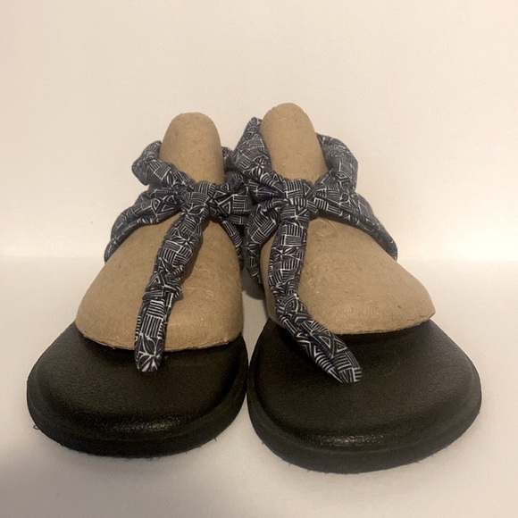 Sanuk Yoga Mat Blue Geometric Print Thong Sandal - Picture 12 of 12